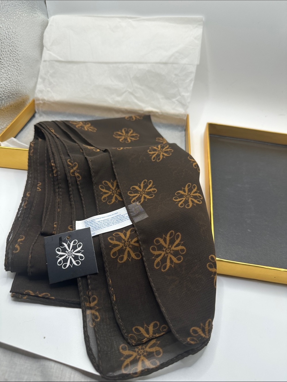 Beautiful AVON SIGNATURE SCARF, Polyester NEW IN BOX. "MAILYN" Design, Brown